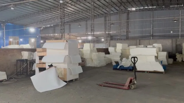 Foam-covered frames and a manual pallet truck